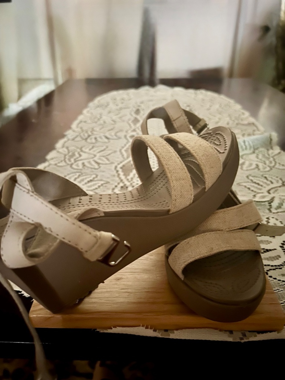Womens Crocs Leigh II Ankle Strap Wedge Sandals Size 9 NWT - Picture 10 of 12